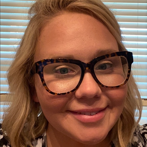 Meet your Posher, Brooke - Picture 1 of 1